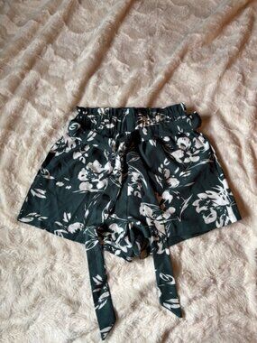 Shein Green Floral Shorts Women's XS (US 2) NWOT
